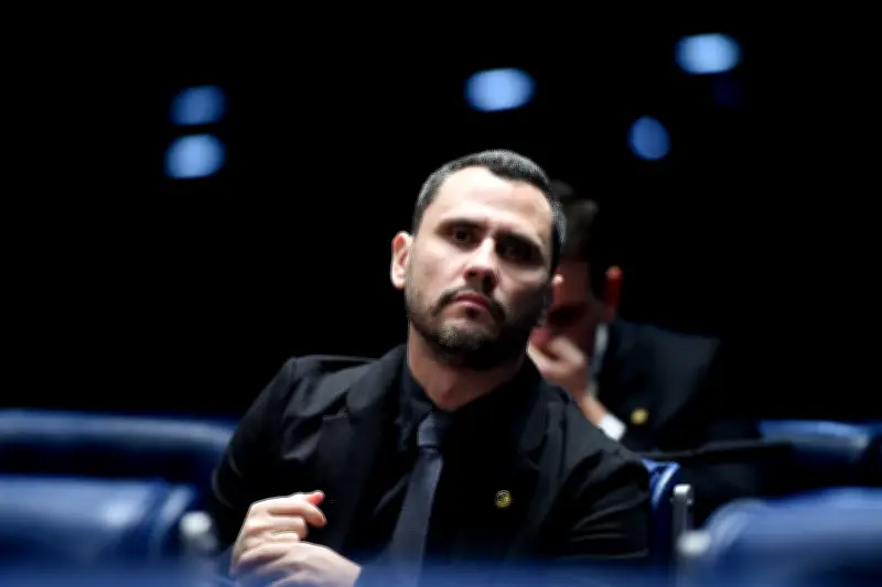 Cleitinho critica classe política e mantém suspense sobre candidatura em MG