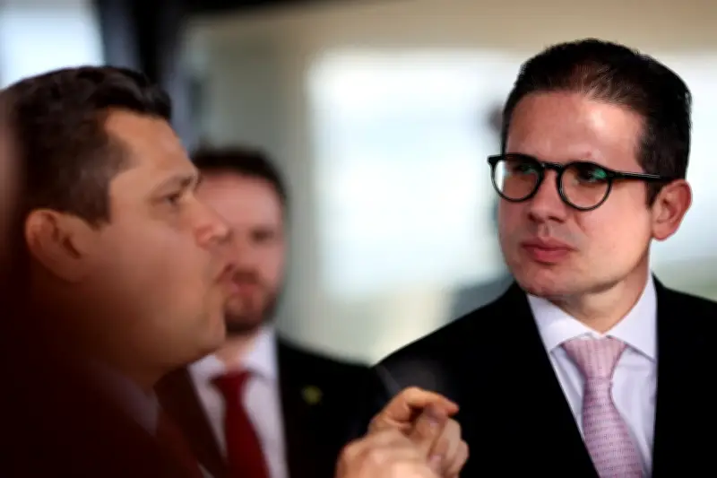 Câmara adia votação de projeto de lei que regulamenta inteligência artificial
