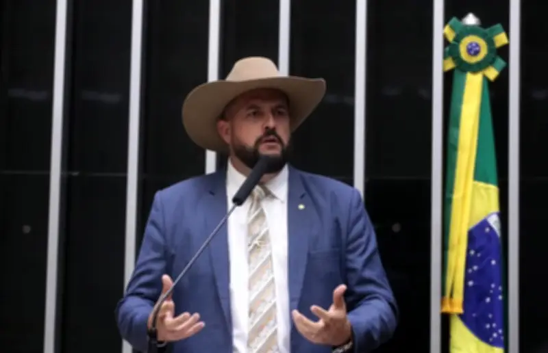 Câmara aprova MP do Frete com anistia a caminhoneiros bolsonaristas