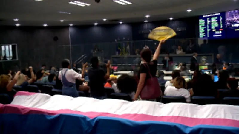 Câmara de Teresina aprova projeto que proíbe mulheres trans em banheiros femininos