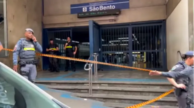 Câmeras flagram policial reagindo a assalto na Estação São Bento; 6 feridos