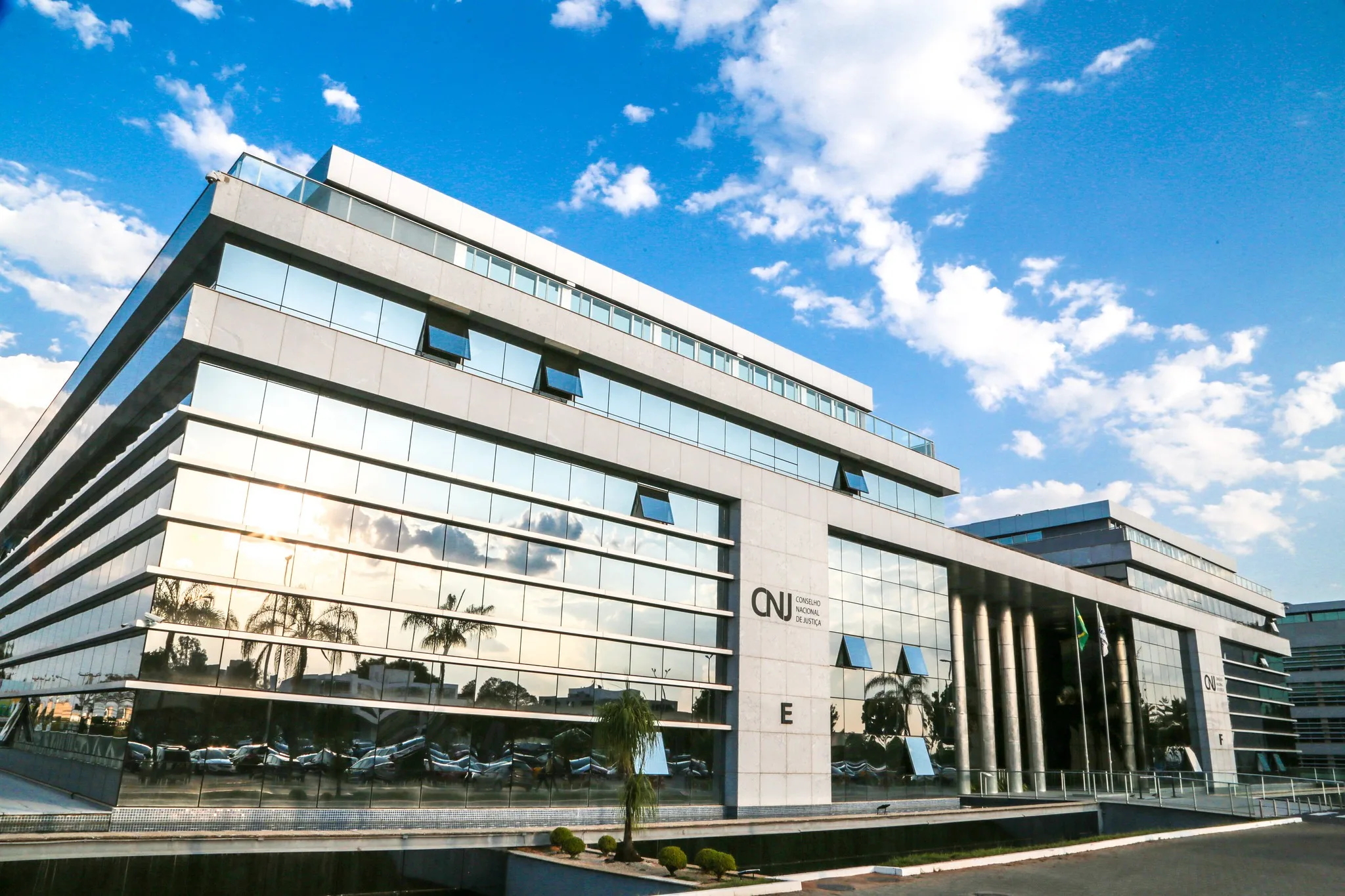 CNJ suspende promoção de juiz no TJDFT por violação de paridade de gênero