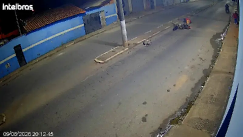 Cão é atropelado por motociclista em Capão Bonito; vídeo mostra momento