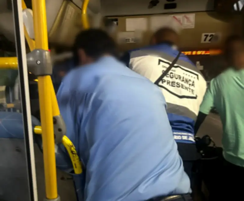 Cobrador assume volante e para ônibus após motorista passar mal em Três Rios