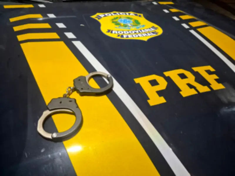 Colombiano preso por oferecer almoço e PIX a PRF na BR-101