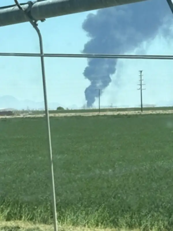 Coluna de fumaça na Base Aérea Edwards preocupa Califórnia
