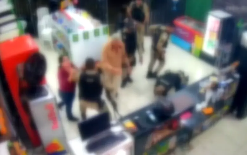 Comerciante e mãe denunciam agressão de PMs em Passos