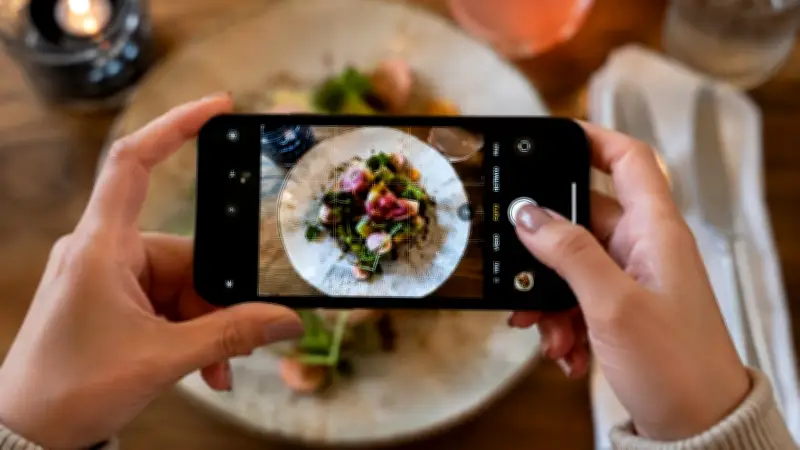 Como a estética transformou a forma de comer: análise de chef brasileira em Viena