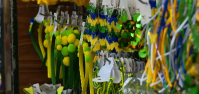 Comércio do Rio se enfeita de verde e amarelo para a Copa do Mundo