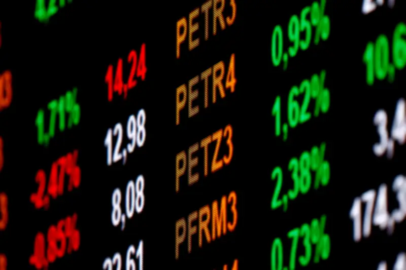 Conflito Irã e dados do Brasil elevam previsão da Selic para 14%
