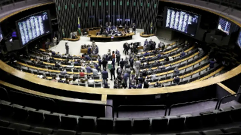 Congresso articula derrotas para Lula com pauta-bomba e verba extra