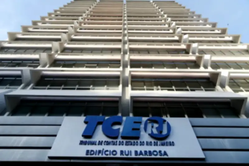 Conselheiros do TCE-RJ recebem R$ 11,8 mi em um ano; salário de R$ 3 mi em mês