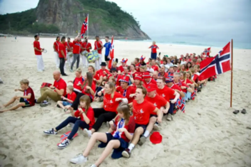 Copa do Mundo: remada viking invade Praia do Leme e mistura culturas norueguesa e brasileira