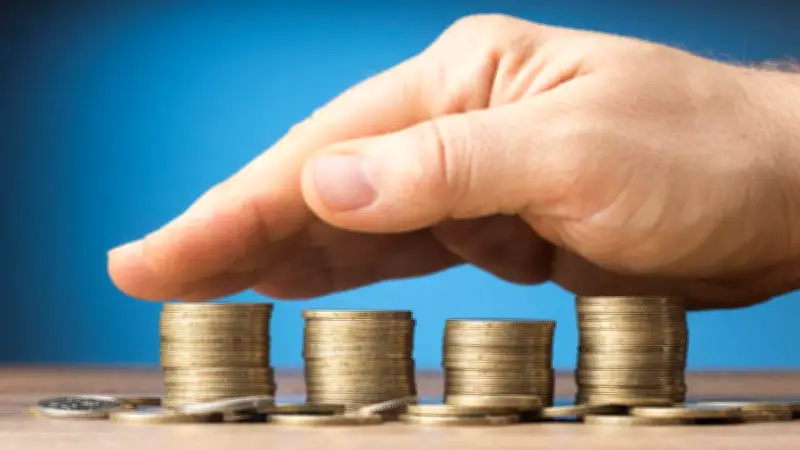 Copom corta Selic para 14,25%: veja como investir