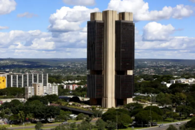 Copom reduz Selic para 14,25% e debate sobre meta de inflação ganha destaque
