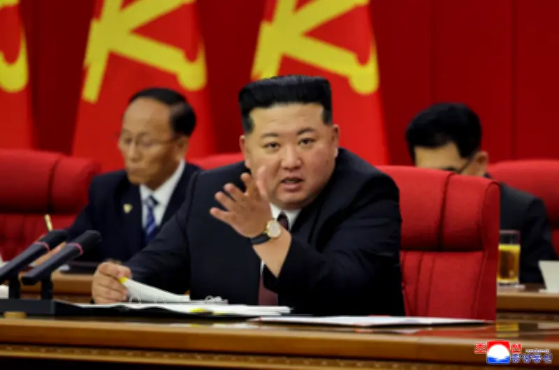Coreia do Norte equipa Marinha com armas nucleares, anuncia Kim Jong Un