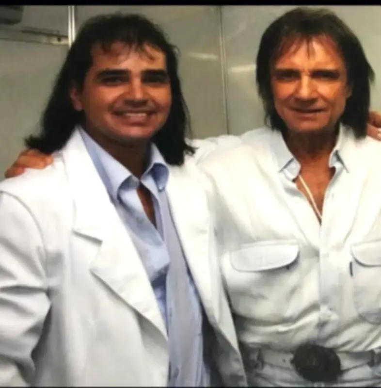Cover de Roberto Carlos espera encontrar o Rei em Campina Grande