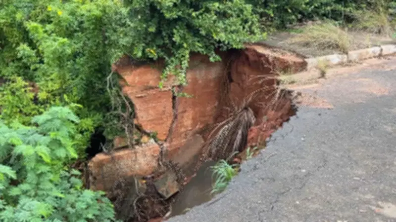 Crateras interditaram avenida em Itápolis há 1 ano e meio