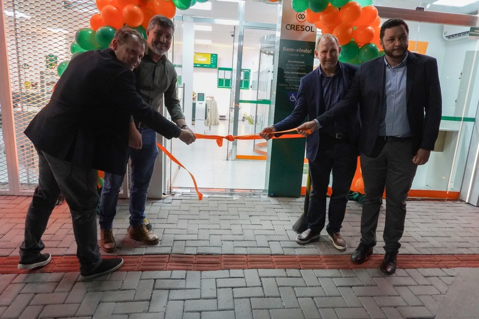 Cresol reabre agência em Palmital com novo conceito e espaço ampliado
