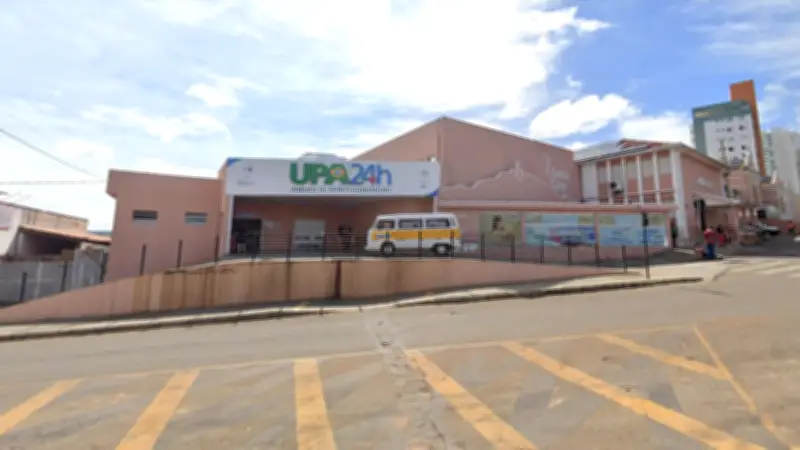 Criança de 2 anos morre atropelada por caminhão de lixo em MG