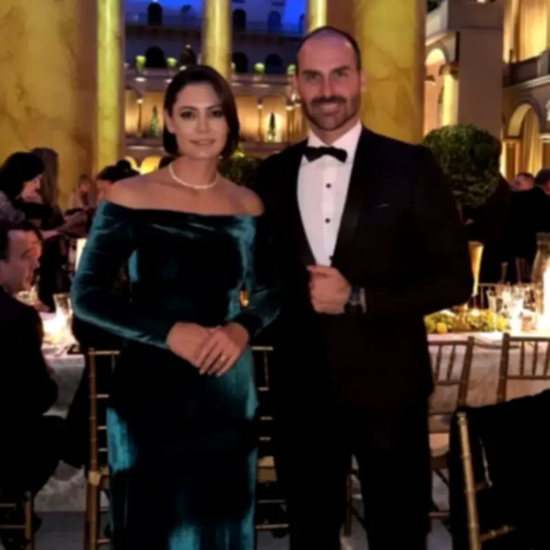 Crise Bolsonaro: Eduardo apoia Flávio e questiona Michelle em meio a disputa familiar