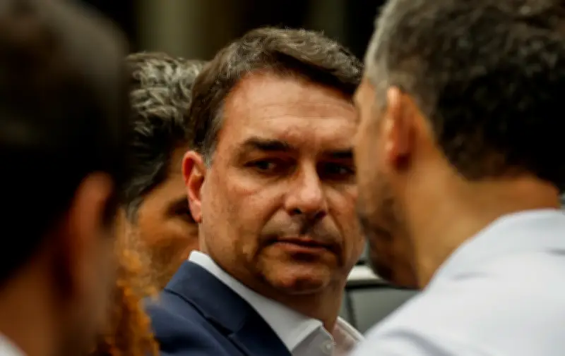 Crise entre Flávio e Michelle Bolsonaro ameaça união da direita