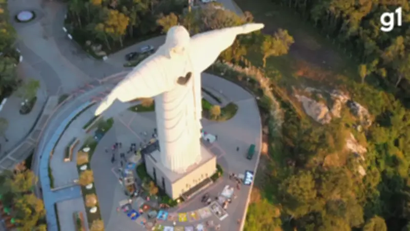 Cristo Protetor recebe tapetes de Corpus Christi pela primeira vez