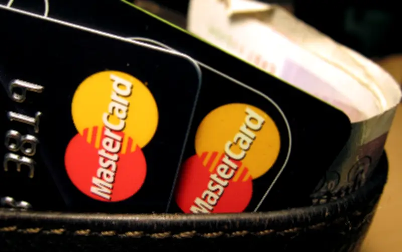 Cuba suspende transações com Visa e Mastercard devido a sanções dos EUA