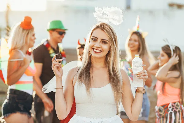 Cuidados com o corpo no Carnaval: hidratação e alimentação são essenciais