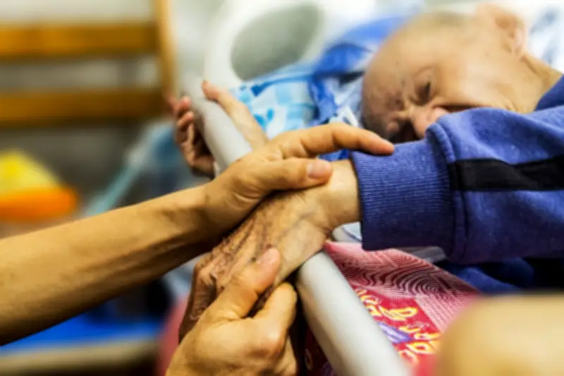 Cuidados paliativos: diretivas antecipadas reduzem sofrimento no fim da vida