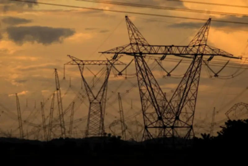 Decisão do CMSE sobre CVaR pode reduzir conta de luz em R$ 5,4 bi