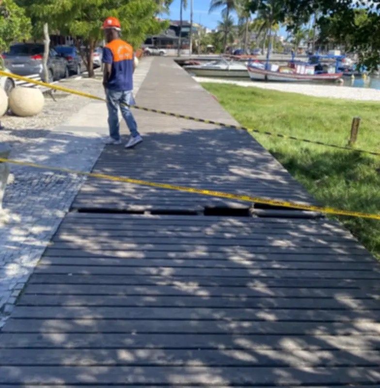 Deck cede no Canal do Itajuru e mulher fica ferida em Cabo Frio