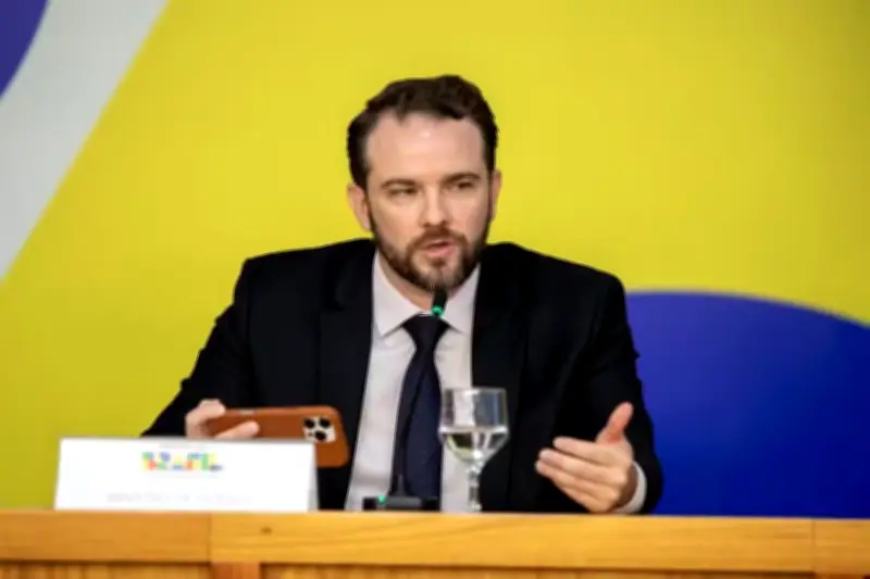 Declaração do IR pode acabar em 2 ou 3 anos, diz ministro