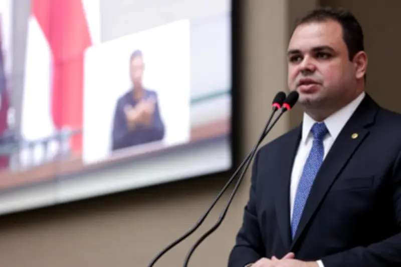 Decretos de Roberto Cidade remanejam R$ 126,6 milhões para emendas