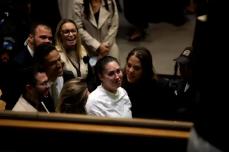 Defesa de Monique Medeiros critica julgamento público e elogia jurados