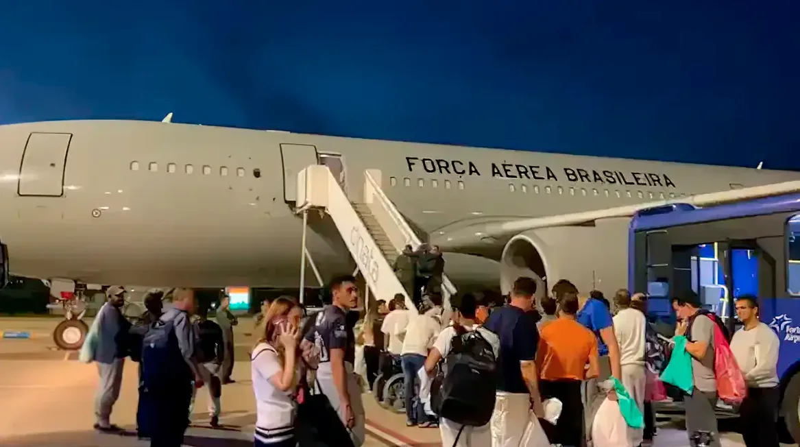 Brasil recebe quarto voo com 135 deportados dos EUA; total chega a 498