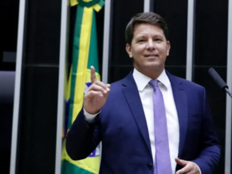 Deputado Mario Frias destinou R$ 154 mil a empresa investigada em contrato de Wi-Fi