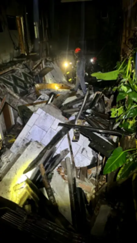 Desabamento de sobrado no Cangaíba deixa um morto e dois feridos