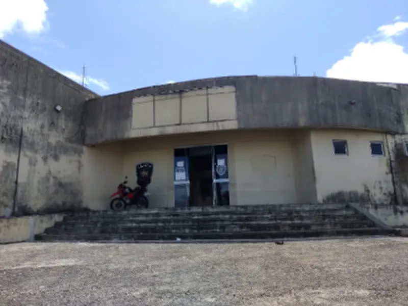 Detento algemado foge de escolta da Polícia Penal em Natal