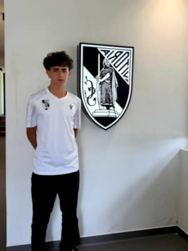 Dinis Pereira, sobrinho de Cristiano Ronaldo, assina primeiro contrato de formação