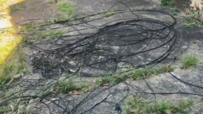 Distribuidora notifica empresas por fios soltos em postes em Presidente Prudente