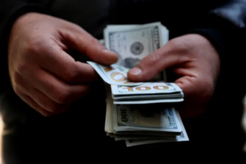 Dólar volta a subir e janela dos R$ 5 pode estar se fechando?