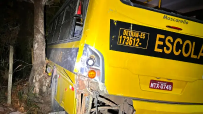 Dois acidentes com ônibus escolares deixam feridos em Marataízes