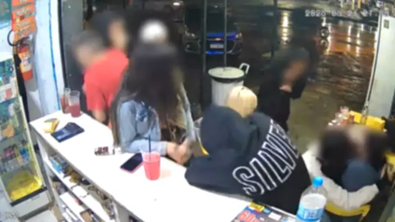 Dois jovens baleados em adega em Caraguatatuba; polícia investiga