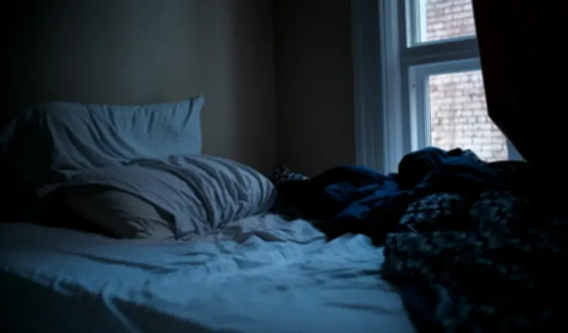 Dormir nu ou de pijama? Especialistas revelam o que é melhor para o sono