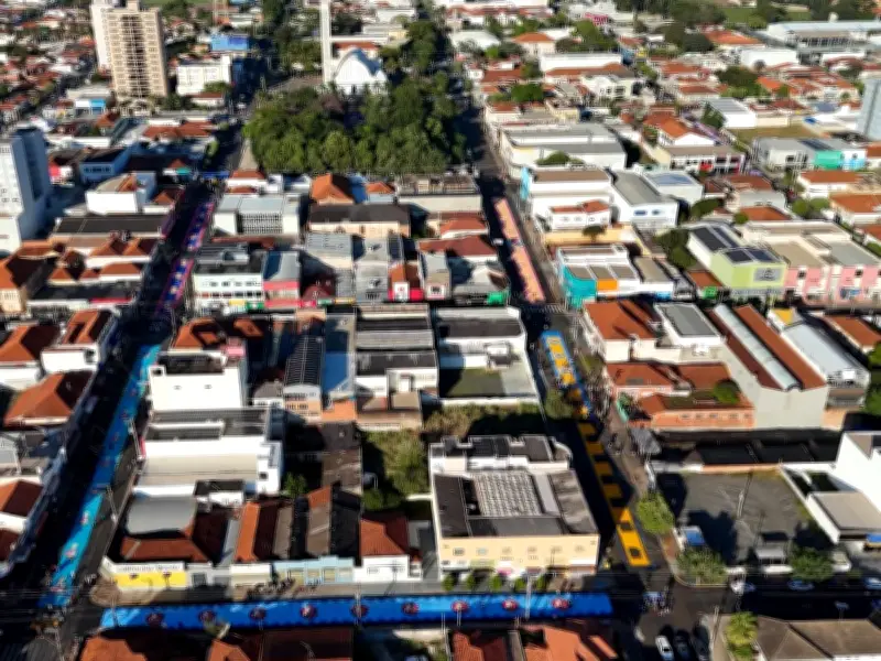Drone flagra montagem de tapetes de Corpus Christi em Matão com 600 voluntários