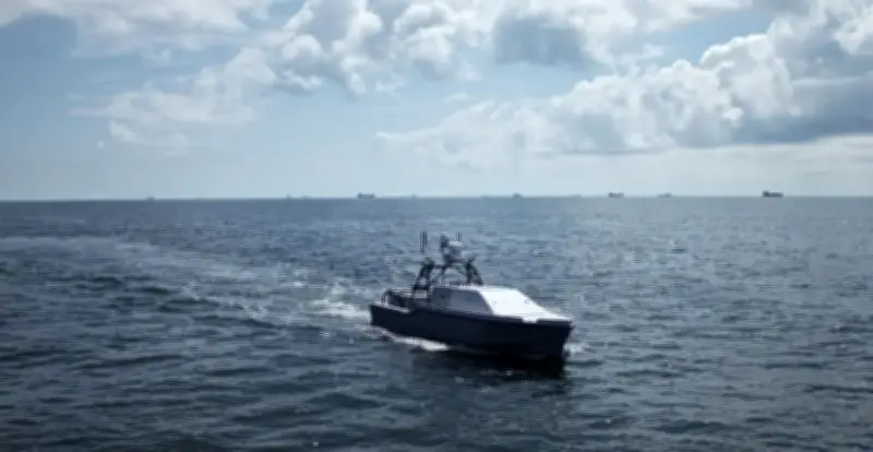 Drone marítimo Corsair resgata dois americanos após queda de helicóptero em Ormuz