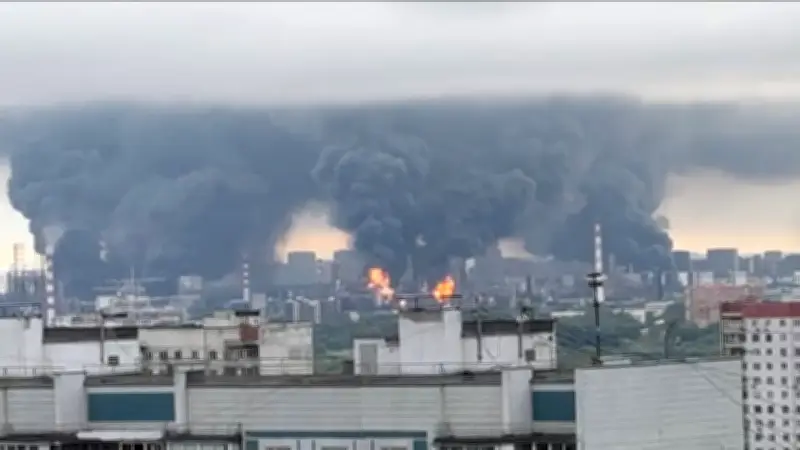 Drones ucranianos atingem refinaria de Moscou; Kiev sofre ataques