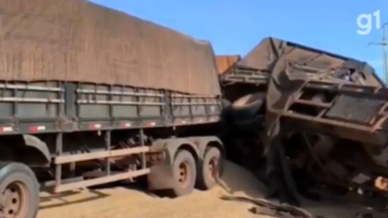 Duas mortes em colisão de carretas na BR-230 no sul do Maranhão