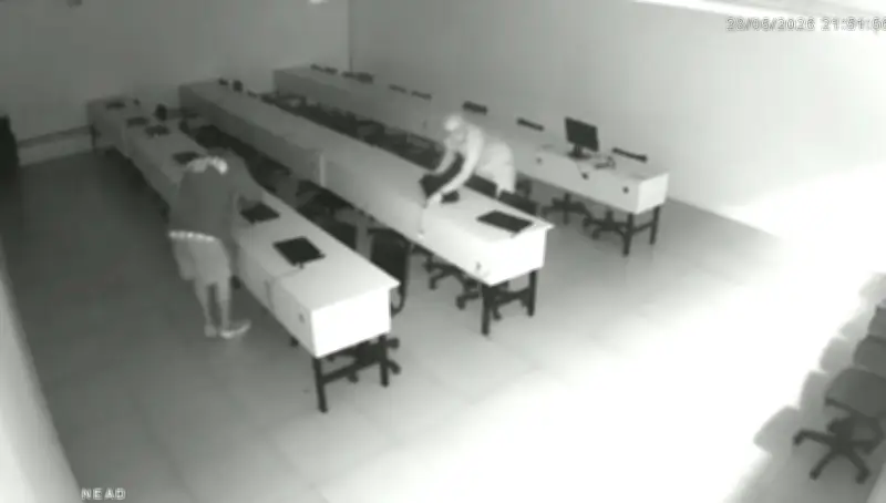 Dupla rouba 25 laptops de faculdade no Rio em apenas 7 minutos